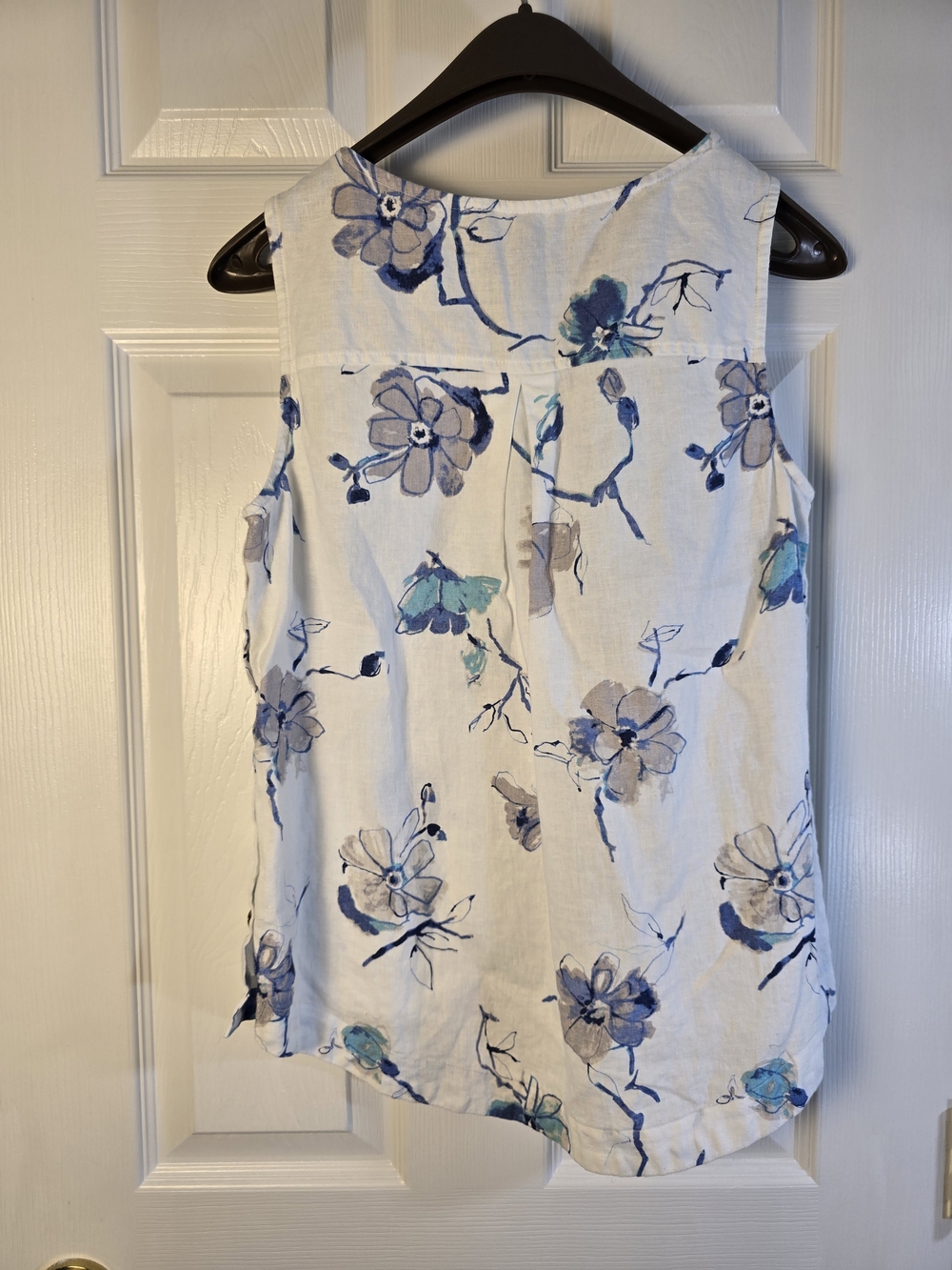 Sleeveless‎ White Floral Linen Blend Top - Blue Print Luxury Cottagecore - Picture 3 of 8